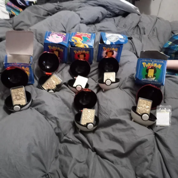 Rare 90s 24ct Gold full set of Pokémon cards with Nintendo C.O.A